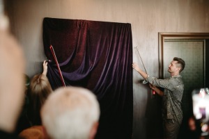 Māksliniece Gundega Dūduma viesnīcā «Grand Hotel Kempinski Riga» atklāj jauno izstādi «Uncovering Hidden Gems» - Foto