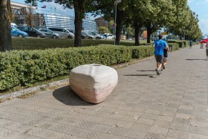 Daugavas krastā Rīgā izvietoti mākslas objekti - Foto