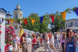 Ventspilī svin, mielojas un aplūko retus spēkratus - Foto