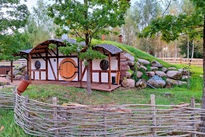 Visiem par brīnumu jauna naktsmītne «Hobbit house» ir atvērta Ogres novadā - Foto