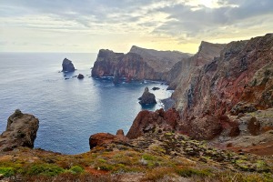 Madeiras džipu tūrē baudām salas klinšainās austrumu piekrastes panorāmas skatus - Foto