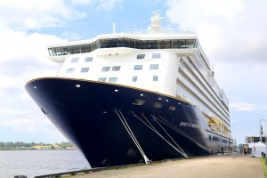 Rīgā pirmo reizi ienāk luksus kruīzu kuģis «Spirit of Adventure», kas pieder britu kompānijai «Saga Cruises» - Foto