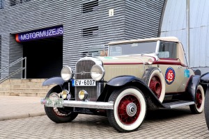Pie Rīgas Motormuzeja Bauskas filiāles pulcējas antīko automobiļu braucēji - Foto