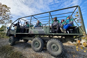 Braucam ar īpašu apvidus auto no « Adrenaator» pa Aidu alpiem Igaunijas Austrumviru apriņķī - Foto