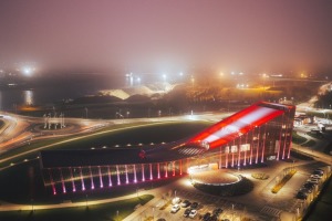 Svētku nedēļas vakaros Ventspils iemirdzas patriotiskās krāsās - Foto