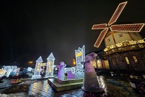 Pārliecināmies, ka «LIDO» Atpūtas centra Ziemassvētku egli tiešā veidā neredz, bet tā tomēr ir! - Foto