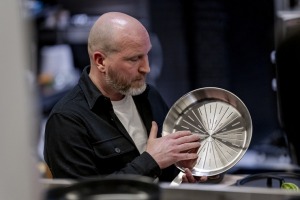 Šefpavārs Elmārs Tannis kopā ar «Fiskars» prezentē katlus un pannas - Foto