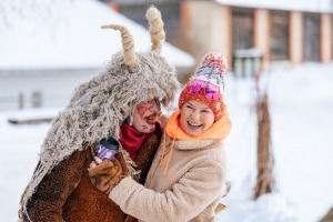 Meteņdienas svinībās tiek jautri atzīmētas Turaidas muzejrezervātā - Foto