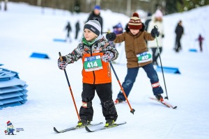 Madonā aizvadīts tradicionālais Madonas tautas slēpojums, pulcējot teju 500 dalībnieku - Foto