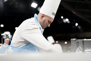 Latvijas pavāri veiksmīgi uzstājušies prestižākajā kulinārijas konkursā pasaulē «Bocuse d’Or»