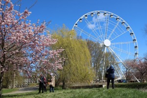Rīgas restorāns «Buržujs» kopā ar Rīgas panorāmas ratu piedāvā svinēt svētkus īpašā gaisotnē - Foto