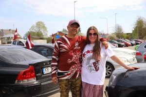 Jēkabpilieši dodas patriotiskā Karogu braucienā - Foto