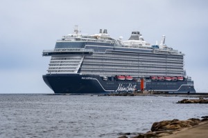 Rīgas ostā sagaida 333 metru garo «Mein Schiff Relax» – lielāko kruīza kuģi ostas vēsturē - Foto