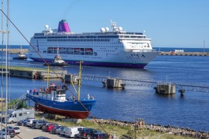 Ierodas līdz šim lielākais kruīza kuģis Ventspils ostā - Foto