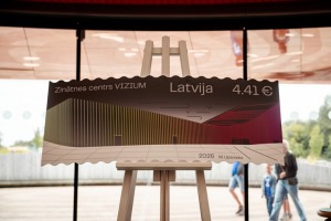VIZIUM tagad sava pastmarka - pirmā Latvijā hologrāfisku attēlu - Foto