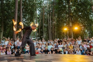 Mazos jūrmalniekus priecē pasākums «Nestāsti pasaciņas» - Foto