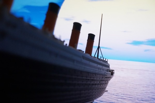 15. aprīlis vēsturē: Nogrimst pasažieru kuģis Titāniks