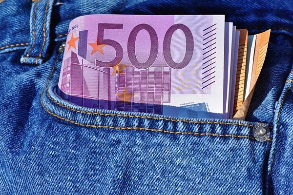26. aprīlī tiek likvidēta 500 eiro naudas zīme – ko tas Jums nozīmē?