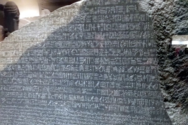 15. jūlijs vēsturē: Ēģipē atrod Rozetas akmeni