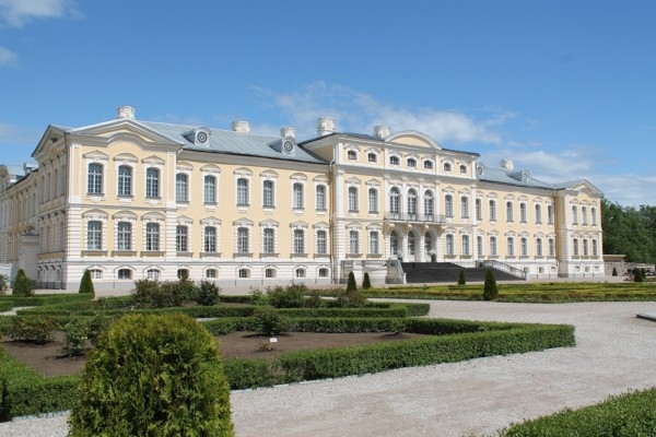 4. aprīlis vēsturē: Krievijā ierodas arhitekts Rastrelli, kas vēlāk veidoja Rundāles un Jelgavas pilis