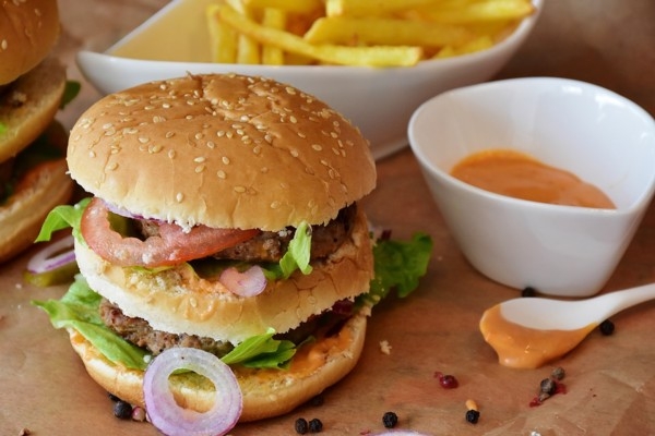 21. jūlijs pasaulē: Tiek atzīmēta neveselīgā ēdiena jeb «junk food» diena