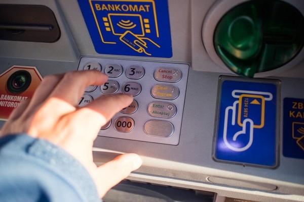 2. septembris vēsturē: ASV tiek uzstādīts pirmais bankomāts