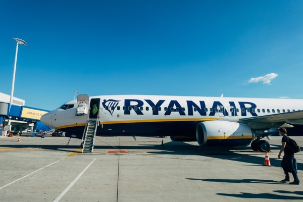 Lēto lidojumu biļešu atgriešanās? «Ryanair» šefs prognozē cenu pazemināšanos