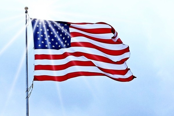4. aprīlis vēsturē: ASV kongress apstiprina valsts karogu