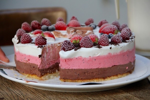 27. jūnijs vēsturē: Atzīmē saldējuma tortes dienu