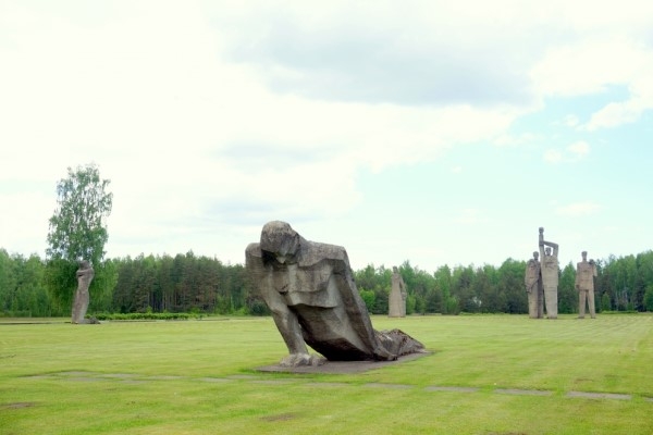 31. oktobris vēsturē: Atklāj Salaspils memoriālu