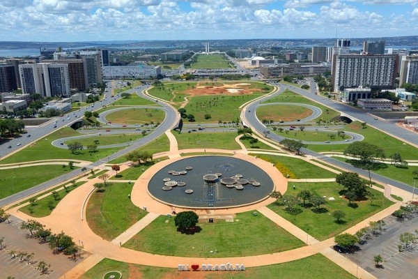 21. aprīlis vēsturē: Brazilja kļūst par Brazīlijas galvaspilsētu
