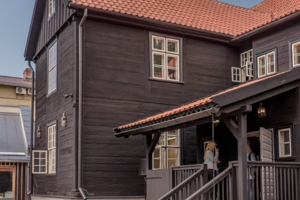 12. marts vēsturē: Svinīgi atklāj «Hoijeres kundzes viesu namu» Liepājā