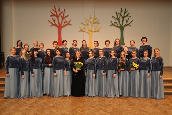 Koris «Rasa» un diriģente Aira Birziņa aicina uz sakrālās mūzikas koncertu Valmierā