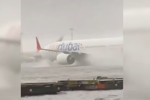 VIDEO: Dubaiju piemeklē stipras lietavas un plūdi