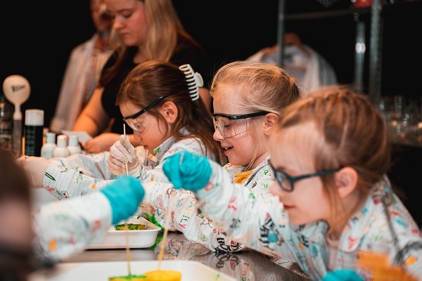 Arī vasarā Ventspils zinātnes centrā VIZIUM notiks nodarbības pirmsskolas vecuma bērniem
