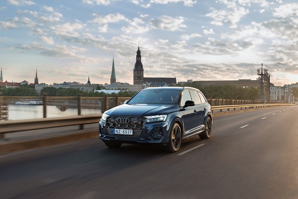 Efektīvs un inovatīvs – Latvijā pieejams jaunais Audi Q7 plug-in hibrīds