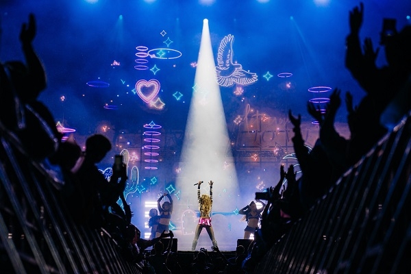 Viļņas 701. dzimšanas dienas svinības: Rita Ora un tūkstošiem svinētāju muzikālā talantu parādē Viņģa parkā