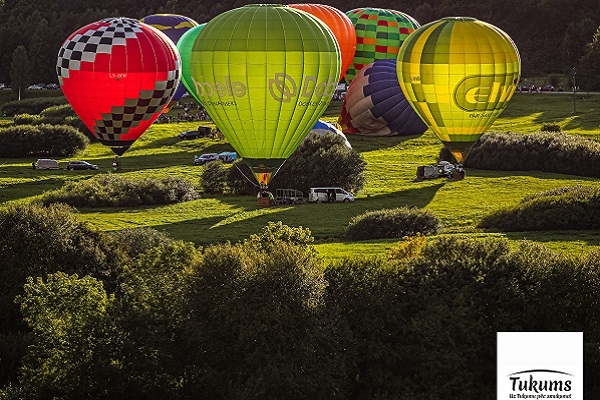 Tukums aicina uz velo piedzīvojumiem, Kandava uz gardēžu un gaisa balonu festivālu