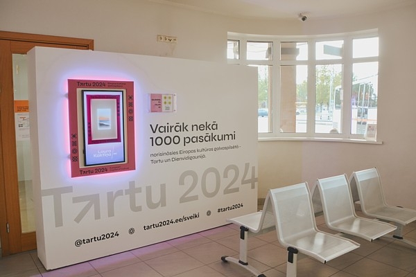 Valmieras autoostā apskatāma «Eiropas kultūras galvaspilsēta Tartu 2024» mākslas mini galerija