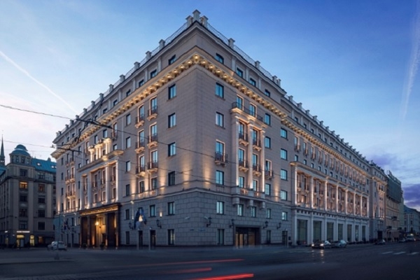 «Grand Hotel Kempinski Riga» mirdz prestižajā 2024. gada «World Travel Awards» apbalvošanas ceremonijā