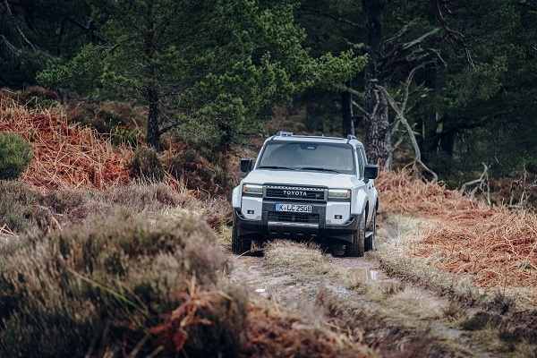 Nākamās paaudzes «Toyota Land Cruiser» ir ieradies salonos Latvijā