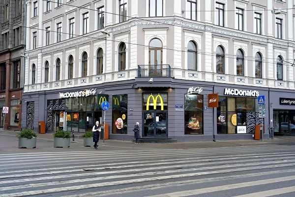 «McDonald's» atzīmē 30 gadu jubileju Latvijā un plāno ieguldīt vairāk nekā 8 miljonus eiro nākamo trīs gadu laikā