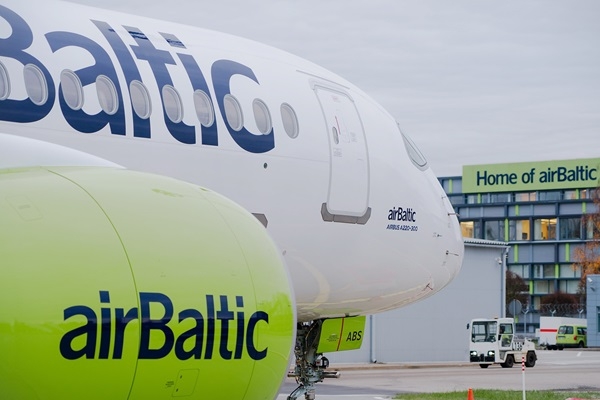 «airBaltic» spiesta atcelt lidojumus dzinēju apkopes kavēšanās dēļ 