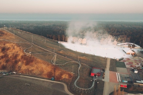 Ventspils slēpošanas kalnā «Lemberga hūte» pūš sniegu!