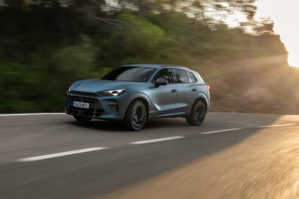 Jaunos CUPRA elektromobiļus montēs Martorelas rūpnīcā