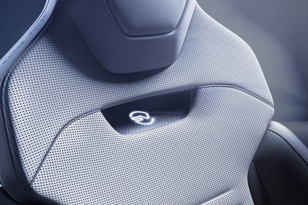 Greznības un veiktspējas kulminācija: jaunais Range Rover Sport SV Carbon