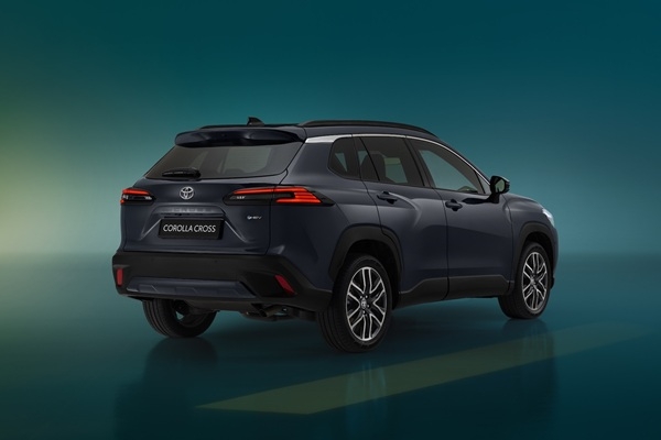 Atjauninātā «Toyota Corolla Cross» – jau Latvijas autosalonos