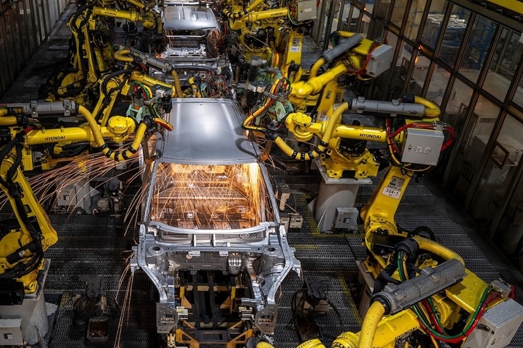 Kia EV4 – zīmola pirmais pilnībā elektriskais modelis, kas ražots Eiropā