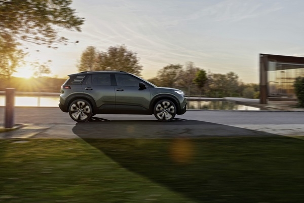 Volkswagen prezentē jaunu kompakto elektrisko SUV – ID. CROSS Concept