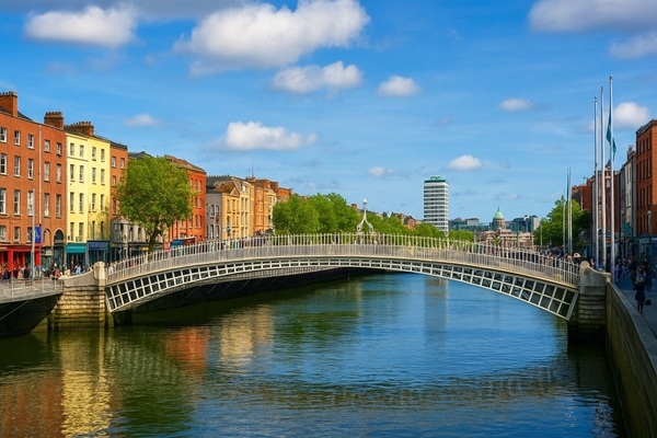 Seriāls par «Guiness» alus darītāju dzimtu kļūst par iemeslu tūrisma pieaugumam Dublinā